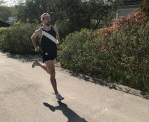 Christoffer Hiding springer.